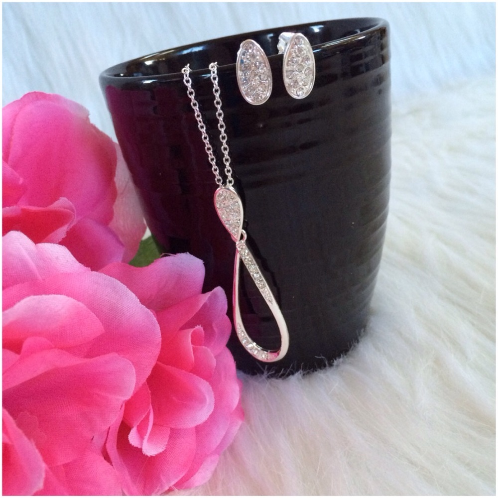 Avon Silver Teardrop Necklace and Earring Set